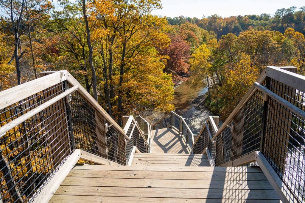 Escaleras de Fort Hill en la reserva de Rocky River