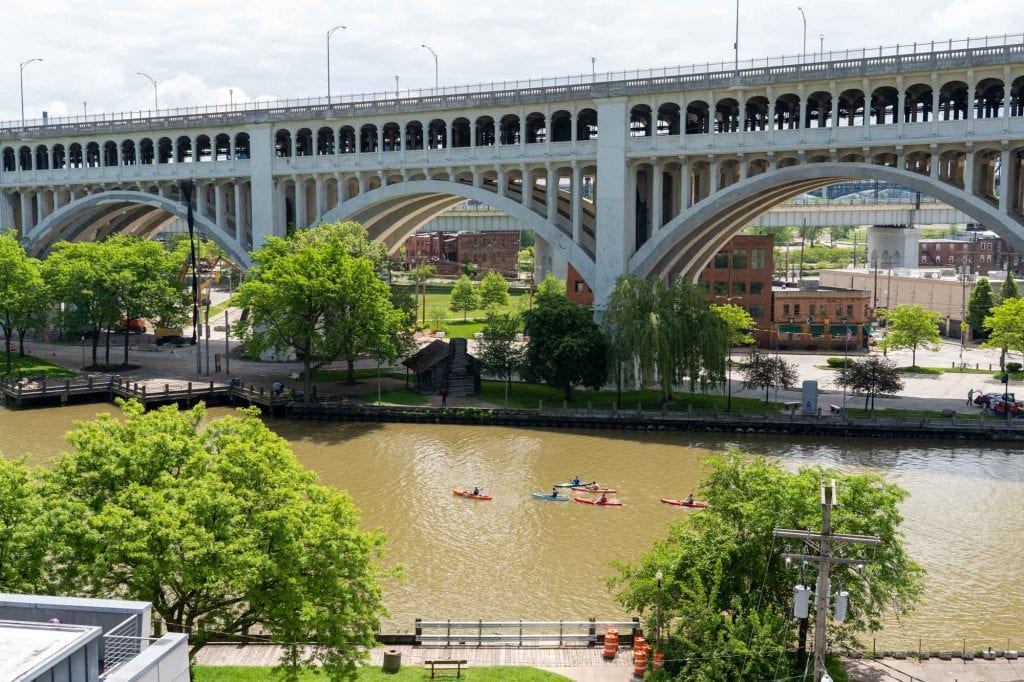Río Cuyahoga en el centro de Cleveland