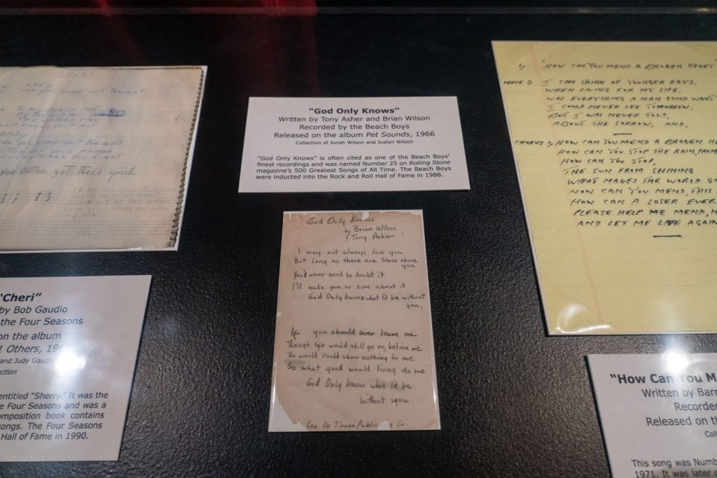Letras en el Salón de la Fama del Rock and Roll