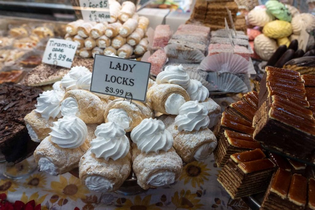 Pasteles en West Side Market