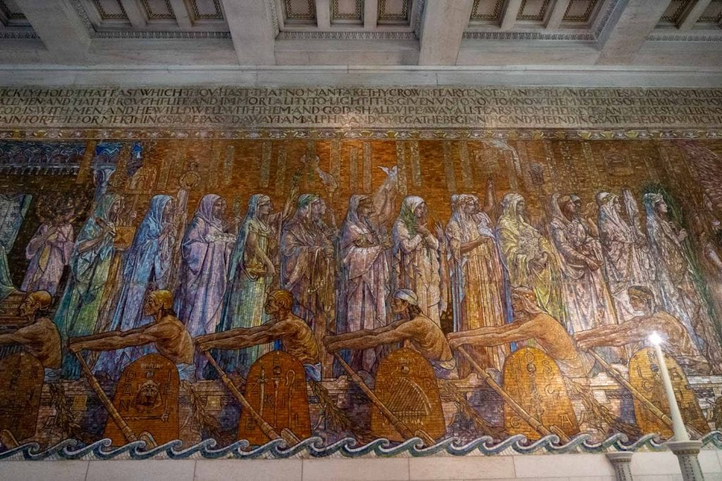 Pared de mosaico en la capilla conmemorativa de Wade