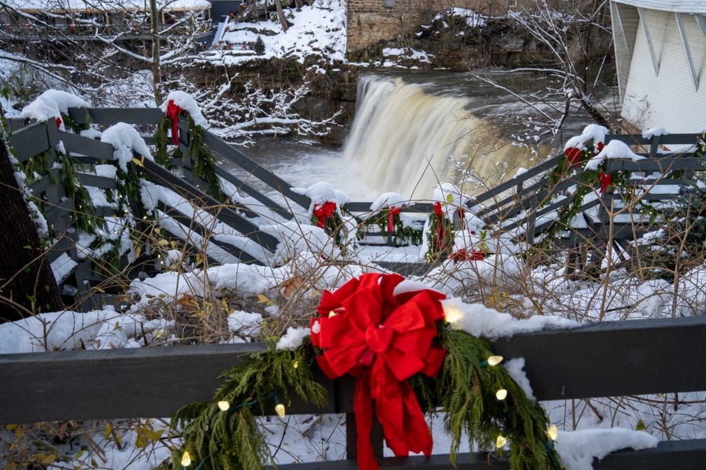 Adornos navideños en Chagrin Falls