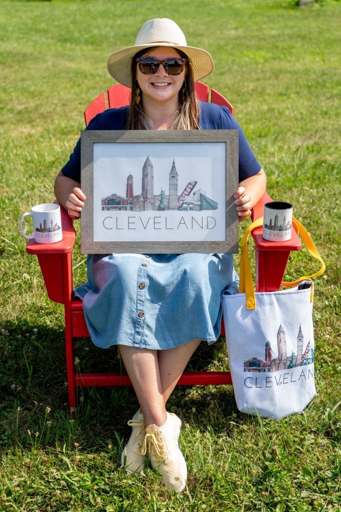 Amanda con productos de la tienda