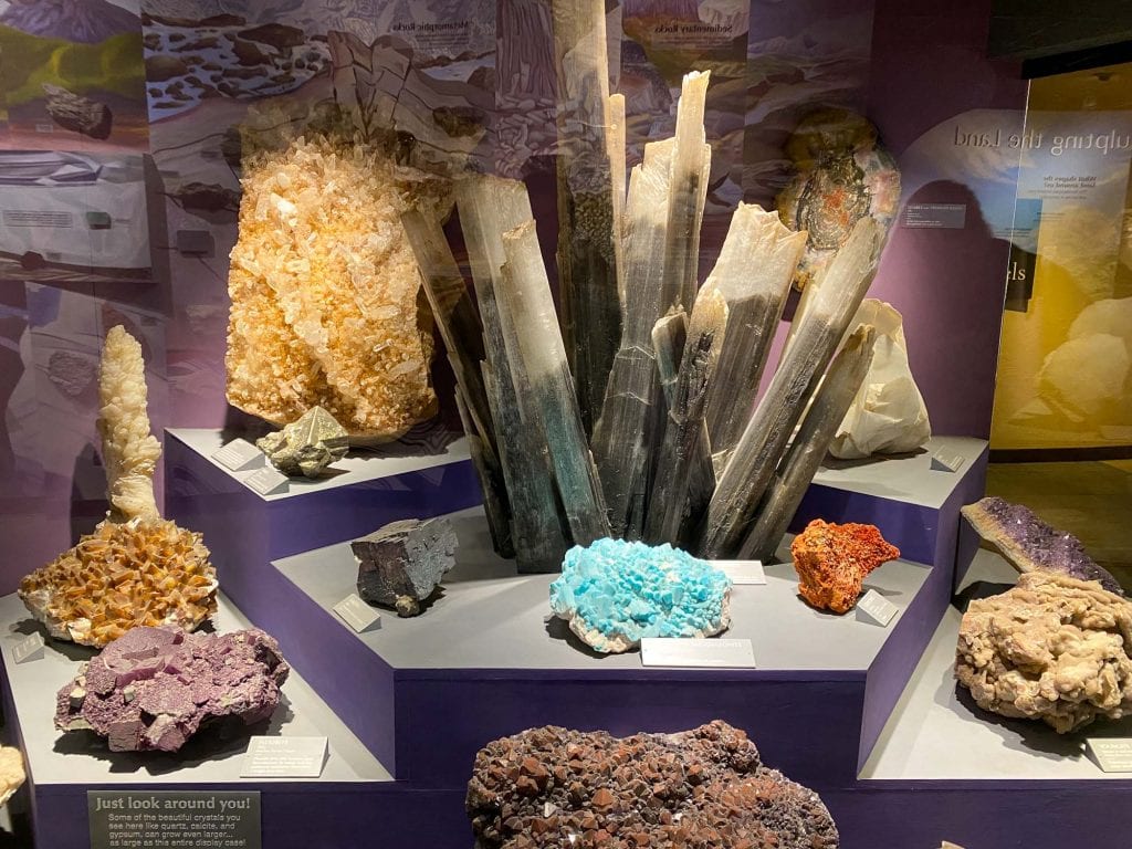 Exhibición de gemas en el CMNH