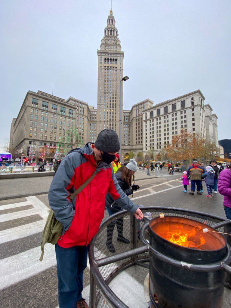 Hacer s'mores en Public Square