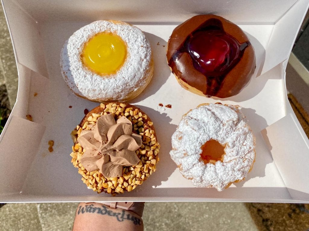 Cuatro donas en una caja de Jack Frost