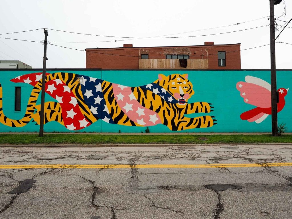 Mural de tigre volador en Hingetown