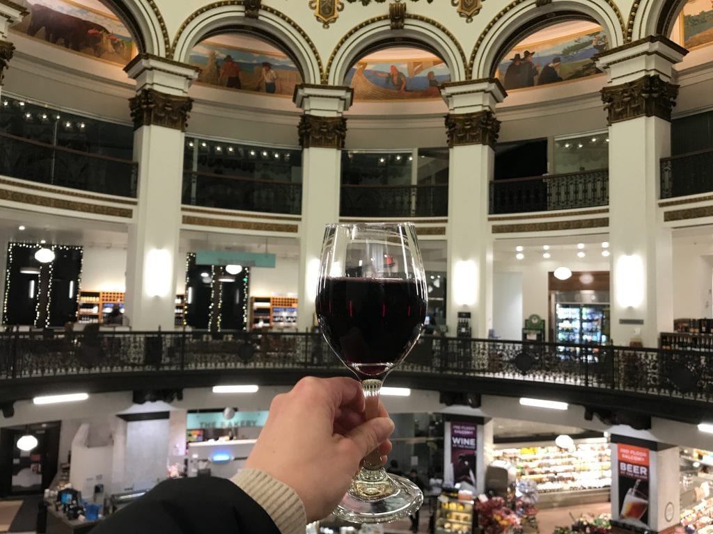 Vino en Heinens Downtown
